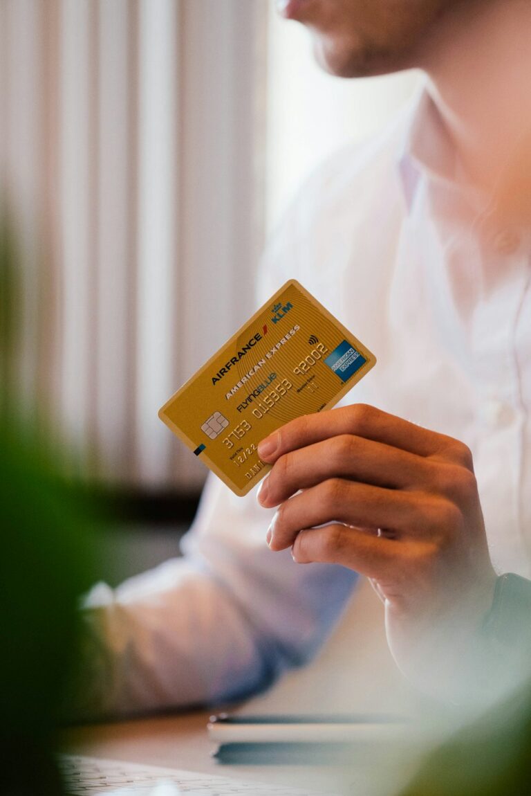 A hotel guest handing a credit card to a front desk employee during check-in.